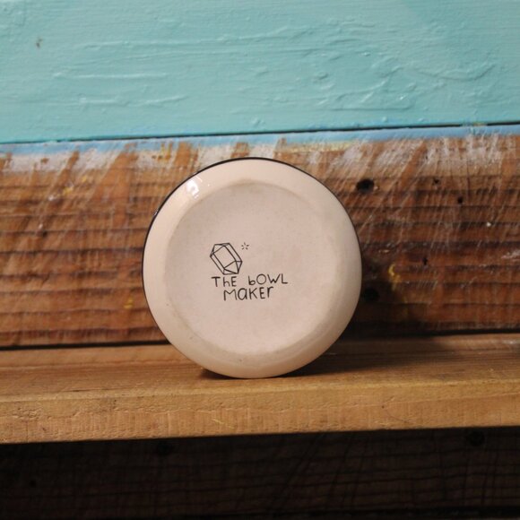 Lucky Cat Knitting Cup - Large White Cat Yellow background - Picture 3 of 7